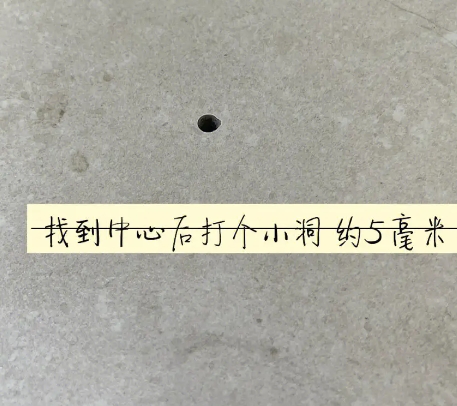 东莞瓷砖空鼓维修公司专业解答在瓷砖铺贴过程中，如果砂料搅拌不均匀，将会带来以下问题