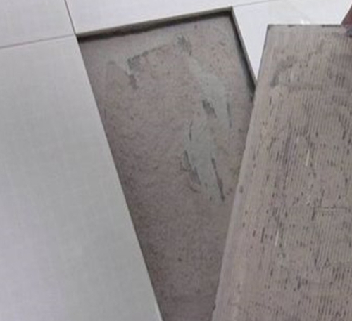 东莞瓷砖空鼓维修公司分享瓷砖铺贴时如果打浆（即涂抹在瓷砖背面和基层上的砂浆或瓷砖胶）过少，会带来以下问题